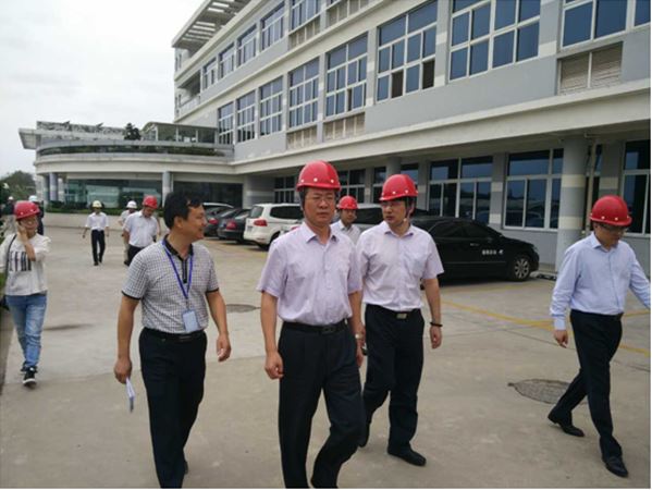 海門(mén)市長(zhǎng)一行國(guó)慶節(jié)前檢查慧聚藥業(yè)