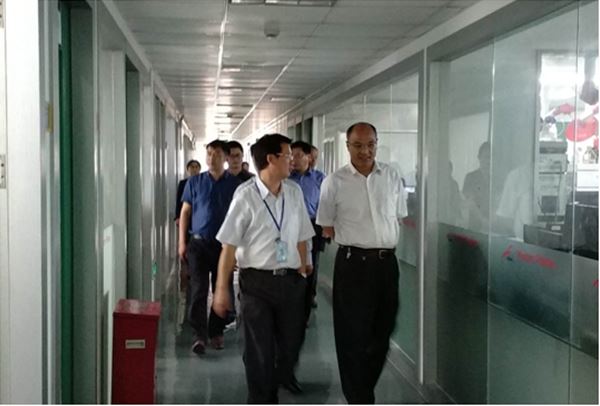 熱烈歡迎省臺(tái)辦副主任王魯寧蒞臨慧聚藥業(yè)參觀(guān)指導(dǎo)